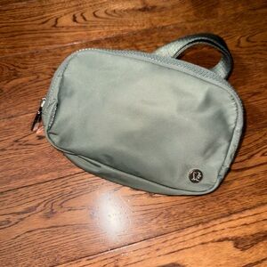 Lululemon Everywhere Belt Bag in Olive